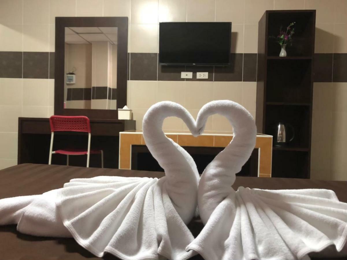 D5 Hotel สาขา มาบโป่ง Chonburi Exteriör bild